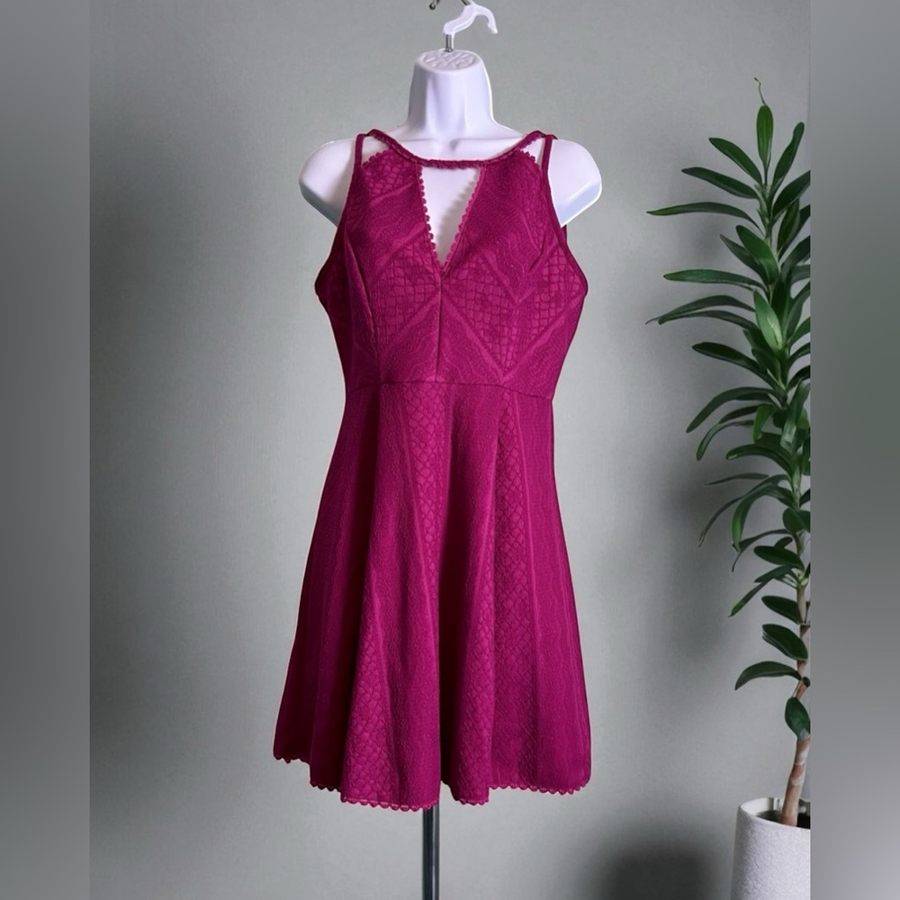 Free People Miss Connections Magenta Lace Textured Skater Mini Dress Size 4 - Picture 3 of 7